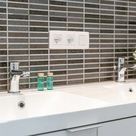 Huswell - Modern With Sunny Terrace In Lägenhet