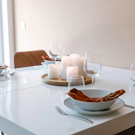 Huswell - Modern With Sunny Terrace In Apartment