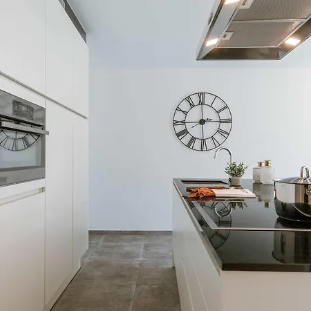 Huswell - Modern With Sunny Terrace In Apartment *
