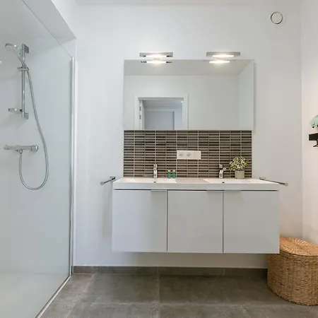 Huswell - Modern With Sunny Terrace In Apartamento *