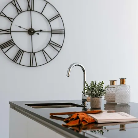 Apartamento Huswell - Modern With Sunny Terrace In *