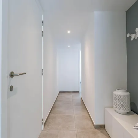 Huswell - Modern With Sunny Terrace In Apartamento Ostende