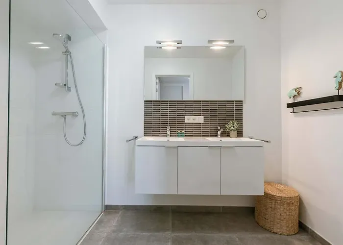 Lejlighed Casiola - Modern With Sunny Terrace In