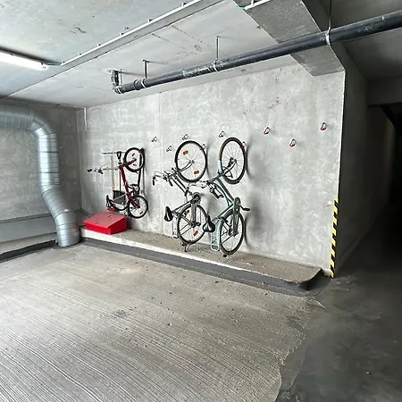 Huswell - Modern With Sunny Terrace In Appartamento